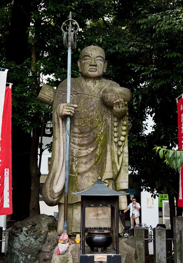 A buddhist statue stands in the grounds