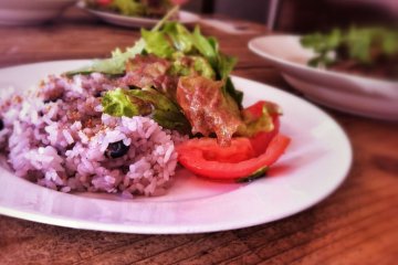 The rice (sekihan) was very healthy, and the salad very refreshing