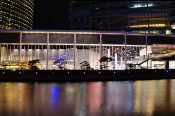 <p>The gallery is conveniently located, a 5-minute walk from JR Yokohama Station. Look for the exit towards&nbsp;Minatomirai and take the &quot;Hama Mirai Walk&quot;, a small bridge which connects to the Nissan Headquarters Building. The gallery and the surrounding waterfront with the nighttime illumination are a romantic setup.</p>