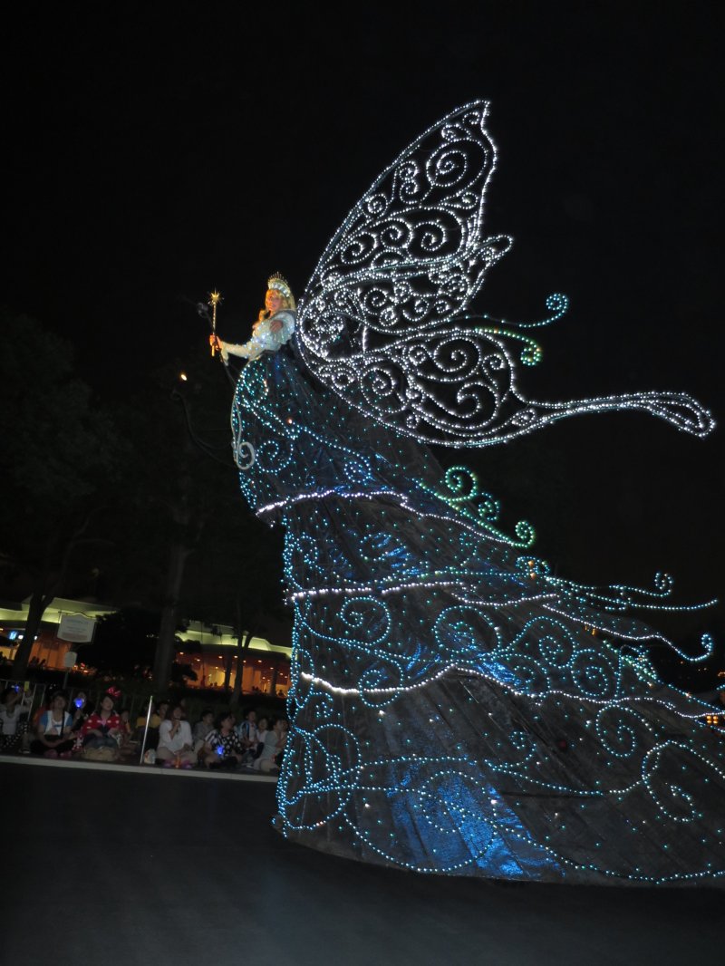 <p>Электрический парад в Токийском Диснейленде: Голубая Фея</p>
