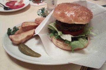 <p>The standard Teddy&#39;s burger</p>