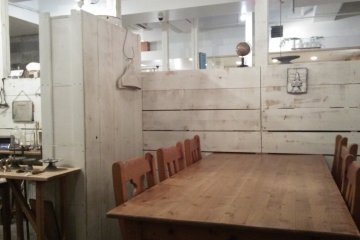 <p>The decoration is simple and bright, with lots of wood and white paint. It wonderfully disguises this gray, industrial space.</p>