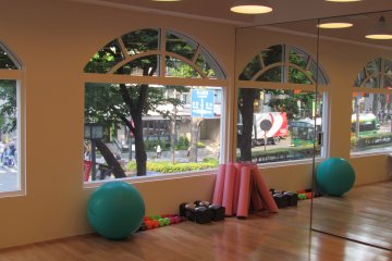 <p>The fitness studio has a great variety of equipment you can use</p>