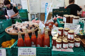 <p>Various tomato products from juice to jam is sold at the onsite store</p>
