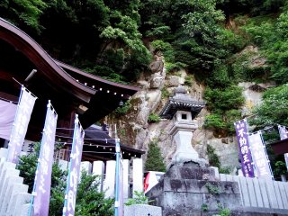 Looking up at Fujoji Temple from the foot of Mt. Asuwa