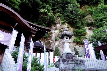 <p>Looking up at Fujoji Temple from the foot of Mt. Asuwa</p>