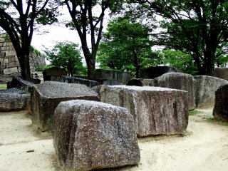 This is the &#39;Marked Stones Square&#39; inside the &#39;Yamazato-maru Bailey&#39;. When you cross the Gokurakubashi Bridge you can see it on the right side