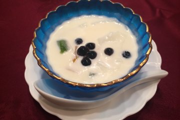 <p>Annin Tofu. The almond jelly bathed in a tapioca and coconuts soup is addictive. I can easily finish another bowl&nbsp;as it is not too sweet.</p>