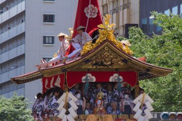 <p>Naginata-Hoko (長刀鉾) During the Yamaboko Junko (山鉾巡行) in Kyoto, 2012! This float derives its name from the long-handled sword on top of its pole, known as a &ldquo;Naginata&rdquo;, which is believed to expel evil spirits and epidemics. The original sword is now preserved as a treasure as it was created about a thousand years ago by the noted sword-smith Sanjo-kokaji-Munechika.</p>