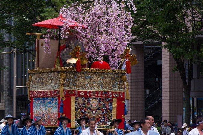 Kuronushi-Yama (黒主山) During the Yamaboko Junko (山鉾巡行) in Kyoto, 2012! This float derives its name from a Noh chant &ldquo;shiga&rdquo;, and shows the courtier Kuronushi Otomo, one of the Rokkasen (the six saints of Japanese poetry) in the Heian period (794-1192), looking up at the cherry blossoms