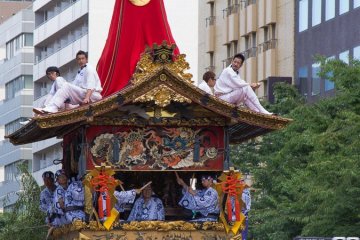 <p>Kita-Kannon-Yama (北観音山) During the Yamaboko Junko (山鉾巡行) in Kyoto, 2012! Referred to as &ldquo;Nobori-kannon&rdquo; (literally &ldquo;up-bound kannon&rdquo;), this float leads the latter half of the Gion festival procession, and was built in 1353 according to an old document handed down in the neighborhood</p>