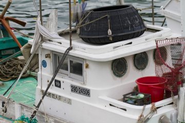<p>Squid boat detail</p>