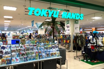 <p>Tokyo Hands was rated No. 1 in retail and service in 2009. Duty Free products can be purchased here.</p>