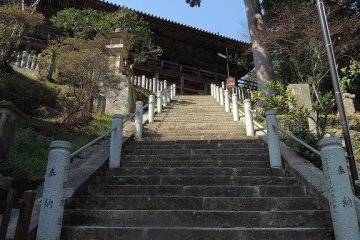 <p>you have to climb these steep stone stair to reach the main hall but definitely worth it.</p>