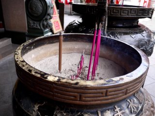 Incense sticks come in a variety of sizes