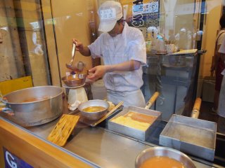 You can watch the popular rolled omelets being made from behind the glass of the stall &ndash; there&rsquo;s quite an art to it