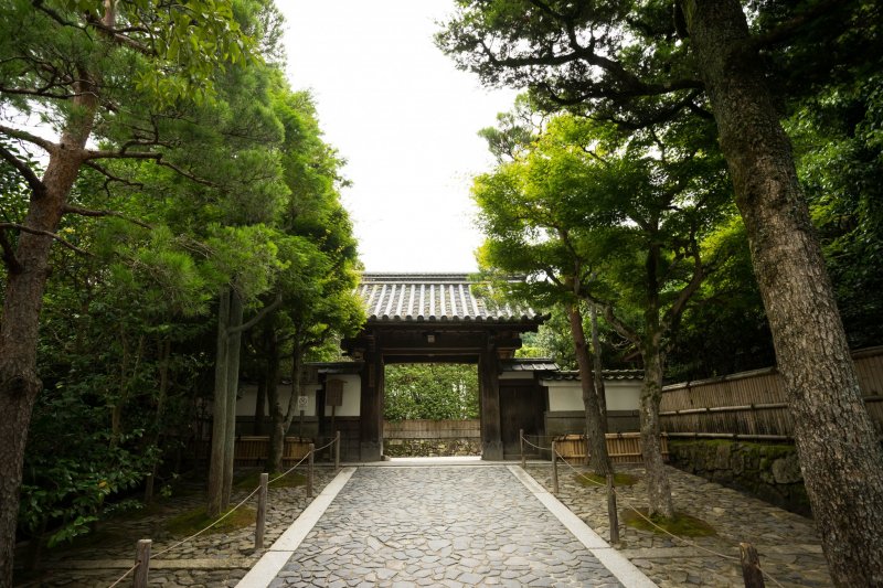 <p>The Gate to the Silver Pavilion</p>