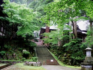 Next to the Kichijōkaku Hall, there are other buildings which are closed to the public