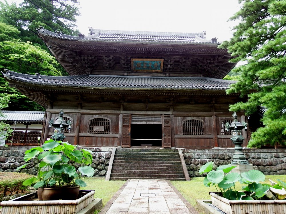 Front view of &#39;Butsuden (Buddha Hall)&#39;