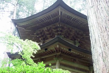 <p>Looking up at the newly-built pagoda from below. It was built in 1996 to contain copies of sutra written and donated by Buddhist believers. The pagoda can house 1,000,000 sutra!</p>