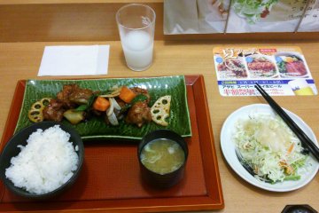 <p>Simple, delicious, healthy meals are Nanaya&#39;s goal, like this dark vinegar chicken</p>