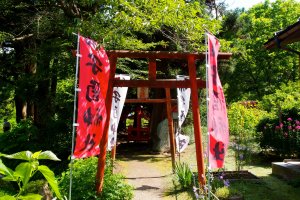 The entrance to the Unedori Shrine
