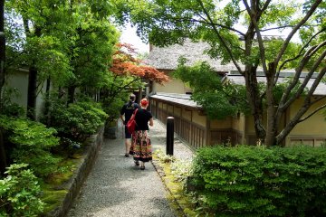 <p>Narrow walkway toward the entrance of Yokokan Villa</p>