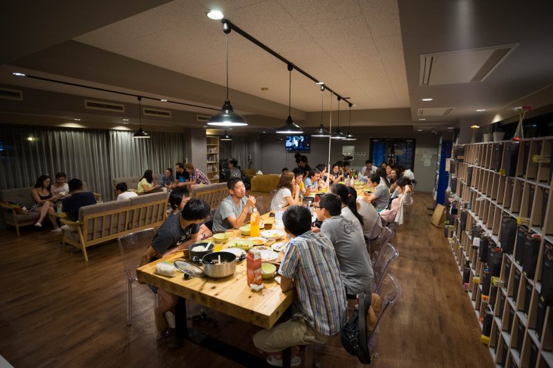 <p>On nightly basis, the kitchen/dining space will be filled with people chatting, eating and just chilling out together. Great way to meet new people and make some friends!&nbsp;</p>