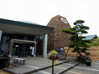The dance performance was held at a one-day hot spring facility, &#39;Saitpia Awara&#39; in Awara city, Fukui