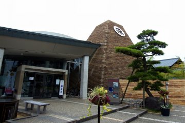 <p>The dance performance was held at a one-day hot spring facility, &#39;Saitpia Awara&#39; in Awara city, Fukui</p>