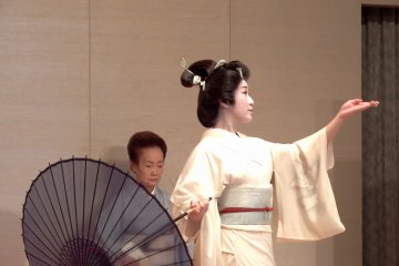 <p>Elegant movement of Japanese traditional dance</p>