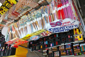You can find a great bargain on chopsticks with whimsical designs just about anywhere. This photo was taken at the outdoor shopping plaza of Kamakura.