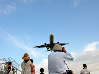 Фотографируя садящийся самолёт