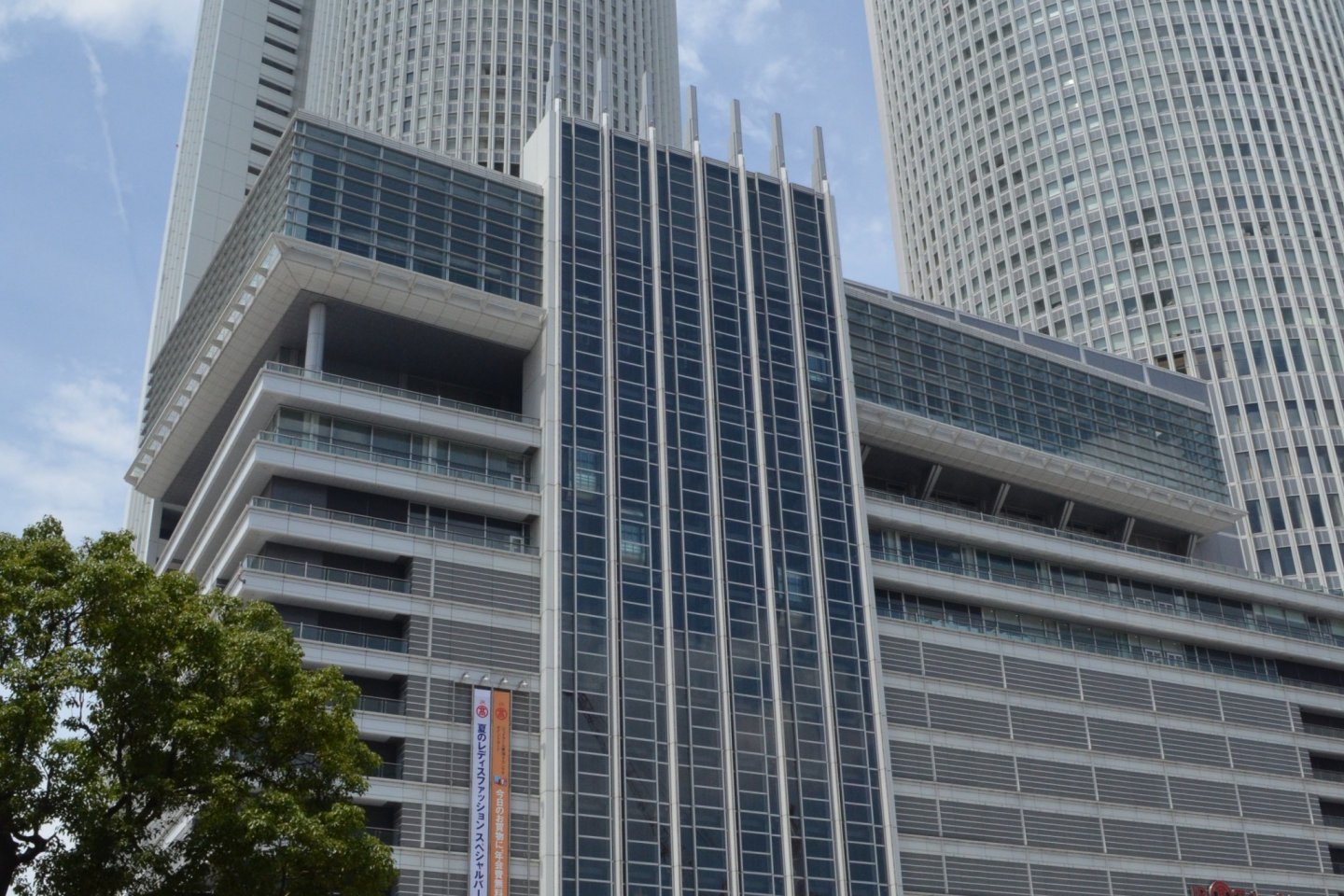 JR Central Tower ตึกแฝดคู่กันสัญลักษณ์ของสถานีรถไฟนาโกย่า