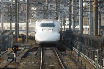<p>Shinkansen pulling into Nagoya Station</p>