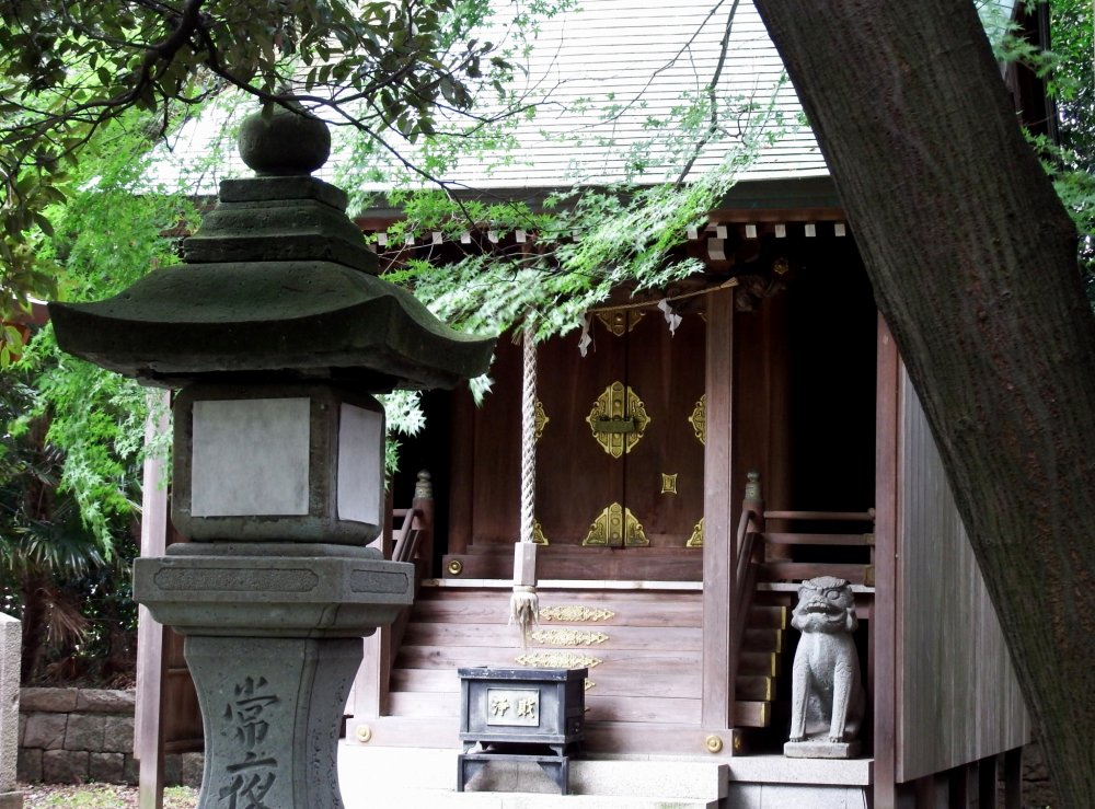 Closer look at one of the small shrines inside Kehi Jingu Shrine