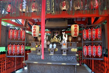 <p>Main area of shrine&nbsp;</p>