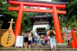 The main torii leading up to Enoshima Shrine