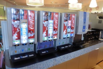 <p>The all-you-can-drink corner that dispenses both hot and cold drinks</p>