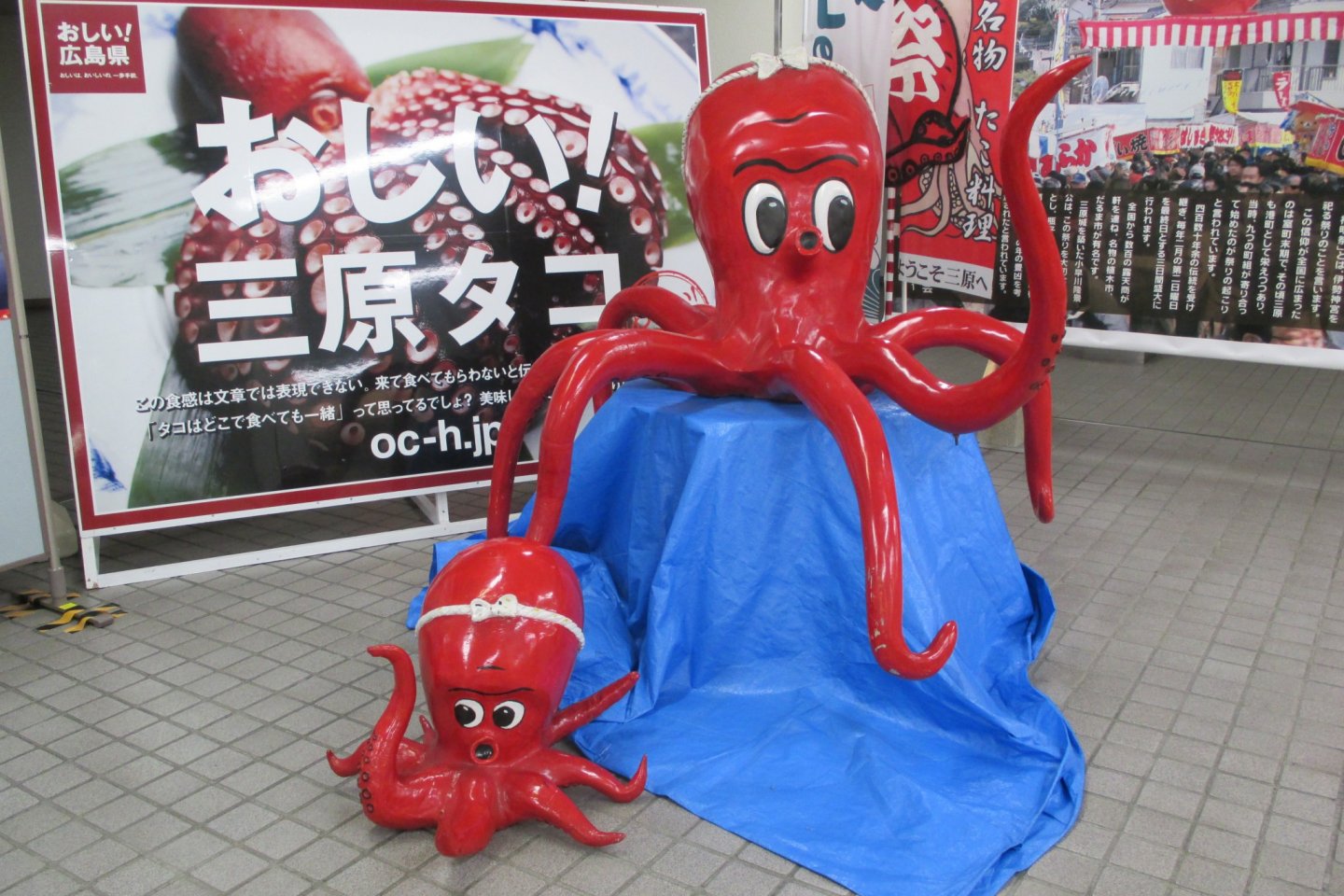 Octopus statues invite travelers to try Mihara's octopus
