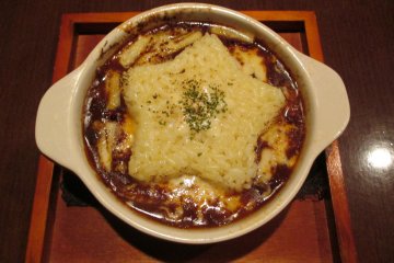<p>Red wine and mushroom doria&nbsp;with rice in the shape of a star</p>