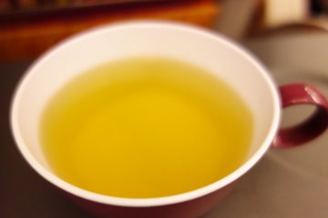 <p>ชาเขียวที่มีให้บริการในเที่ยวบินไปกลับญี่ปุ่น ถ้ามีโอกาสลองดูนะคะ</p>