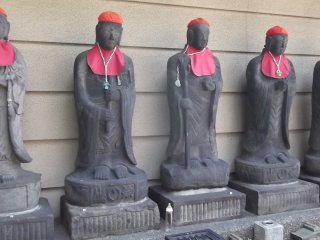 Statues at Reiganji