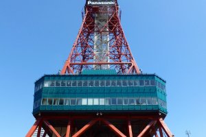 TV Tower Sapporo, dibangun pada tahun 1956 dan dibuka pada Agustus 1957.
