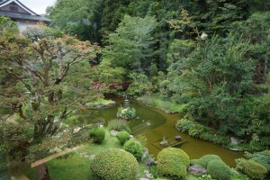 วิวสวนญี่ปุ่นจากห้องนอนที่วัด Sekisho-in