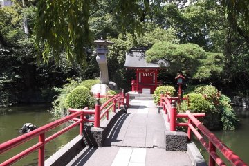 <p>That bridge, lantern and side shrine again</p>