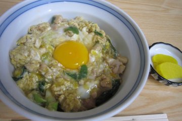 오야코 덮밥. 달걀이 신선하고 맛있어