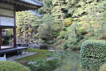 타키단지의 명승정원으로 쇼와 4년 일본 명승정원의 하나로서 문부성으로부터 후쿠이현 최초의 지정을 받았다