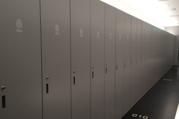 <p>Lockers to keep your belongings during your stay at the capsule hotel</p>