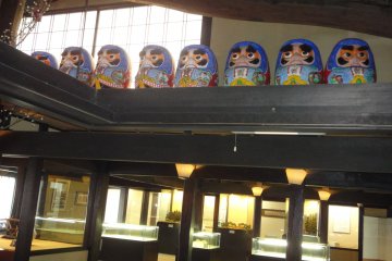 <p>Dharma dolls &nbsp;at Hotel Sakan welcome you to&nbsp;Akiu&#39;s hot springs after riding a&nbsp;bus for&nbsp;40 minutes&nbsp;from Sendai station</p>